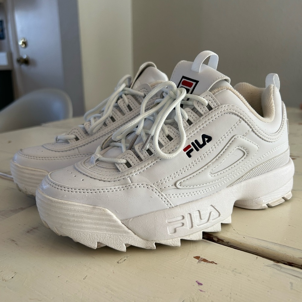 Women’s size 8 fila disruptor 2